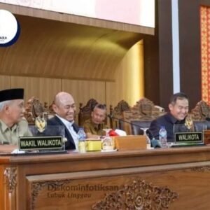 Wali Kota Lubuk Linggau Hadiri Paripurna DPRD, Sampaikan 1 Raperda Usulan Pemkot dan 5 Raperda Inisiatif DPRD