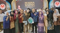 Ketua TP PKK Kabupaten Musi Rawas Hadir Di Ajang fashion show wastra Sumatera Selatan